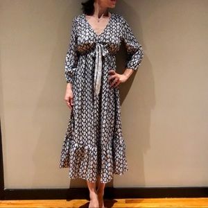 🤩 HP 🤩 Maxi dress S 2 4 6 long white sleeves